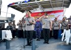 Polri-untuk-Masyarakat:-Tabur-Bunga-di-Teluk-Kupang-Peringati-HUT-Bhayangkara-ke-79