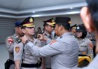 Tongkat-Kepemimpinan-Polres-Lembata-Di-Serahkan-Oleh-Akbp-I-Gede-Eka-Putra-Astawa-S.H.,-S.I.K-Kepada-Kapolres-Lembata-Yang-Baru
