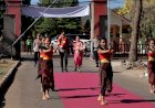 Tradisi-Pedang-Pora-Warnai-Penyambutan-Kapolres-Baru-dan-Pelepasan-AKBP-Nanang-Wahyudi-di-Polres-Lembata.
