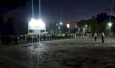 Anggota-Polres-Lembata,-himbau-umat-agar-sementara-waktu-beribadah-di-rumah