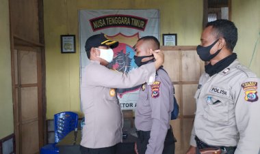Lawan-Covid-19,Kapolres-Lembata-berbagi-Masker-Kepada-Anggota-Pos-Polisi-Atadei