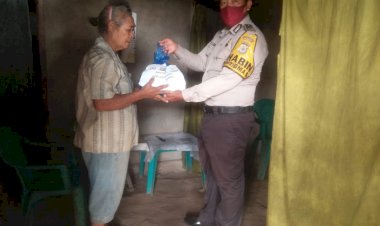 Bripka-Andrian-Bagikan-Paket-Sembako-Kepada-Warga-Dan-Menyambangi-Ketua-RT-Desa-Baolangu