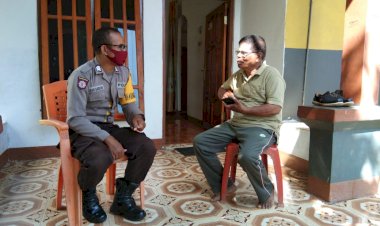 Bhabinkamtibmas-Lewoleba-Timur-Sambang-Warga-Serta-Sampaikan-Himbauan-Himbauan-Kamtibmas
