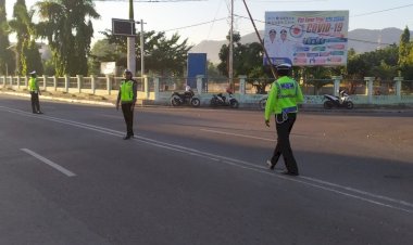 Jelang-Hari-Bhayangkara-Ke-74,-Sat-Lantas-Polres-Lembata-Rutin-Lakukan-Giat-Strong-Point-Di-Pagi-Hari