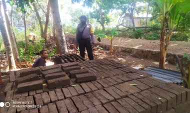 Bhabinkamtibmas-Himbau-Warga-Pahami-New-Normal-Cegah-Penyebaran-Virus-Covid-19