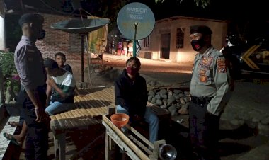 Pimpin-Anggota-Sat-Sabhara-Lakukan-Patroli-Bripka-Irfandi-Sampaikan-Himbauan-himbauan-Kamtibmas.