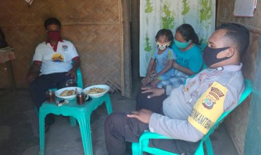 Bhabinkamtibmas-Polsek-Nagawutung-Rutin-Berikan-Himbauan-tantang-era-“Adaptasi-Kabiasaan-Baru”.