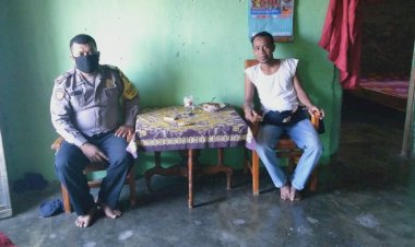 Bhabinkamtibmas-Desa-Roho-Sambang-di-Desa-Binaan-Sampaikan-Pesan-Kamtibmas-dan-Sosialisasi-Adaptasi-Kebiasaan-Baru