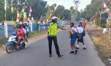 Sat-Lantas-Polres-Lembata-Rutin-Lakukan-Giat-Strong-Point-Di-Pagi-Hari-Guna-Ciptakan-Keselamatan-Berlalu-Lintas