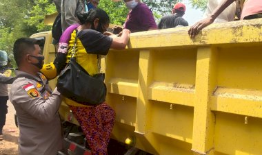Erupsi-Gunung-Ile-Lewotolok-Polres-Lembata-bersama-Pemda-Kabupaten-Lembata-Evakuasi-Warga.