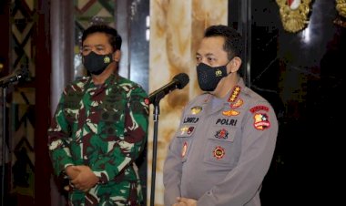 Pantau-Prokes,-Panglima-TNI-dan-Kapolri-Bagikan-Masker-di-Pasar-Tanah-Abang