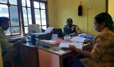 Patroli-Sambang,Ini-Yang-Dilakukan-Bhabinkamtibmas-Desa-Leuwayan-Kecamatan-Omesuri-Kabupaten-Lembata-Bripka-Semron-Libing