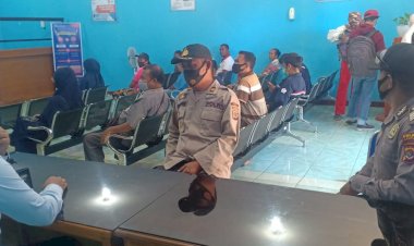 Waka-Polsek-Buyasuri-bersama-Kanit-Sabhara-Polsek-Buyasuri--melakukan-Patroli-KRYD