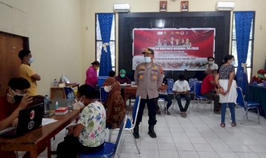 Masyarakat-Antusias-mengikuti-Vaksinasi-Massal-Di-Kabupaten-Lembata.