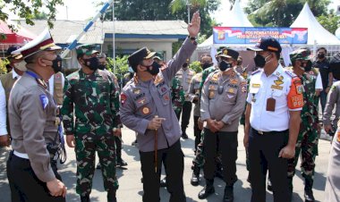 Hari-Pertama-PPKM-Darurat,-Kapolri-Tinjau-Penyekatan-Hingga-Vaksinasi-Massal