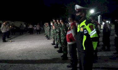 Antisipasi-Perkembangan-Kamtibmas-Dampak-Penerapan-PPKM-Polres-Lembata-Lakukan-Patroli-Skala-Besar-Dan-Bagikan-Bansos.