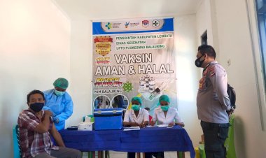 Kapolsek-Omesuri-IPTU-Marjuni-Pastikan-Vaksinasi-di-Wilkumnya-Berlangsung-Aman.