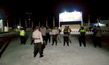 Kasatres-Narkoba-Pimpin-Patroli-Gabungan-Regu-III-PPKM--Di-Seputaran-Kota-Lewoleba.