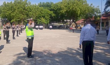 Apel-Senin-Pagi-Kapolres-Lembata-Ingatkan-Agar-Personil-Junjung-Tinggi-Tribrata-Dan-Catur-Prasetya.