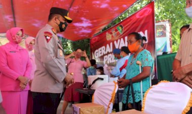 Dapat-Pelayanan-Vaksin-dan-Tali-Asih,-Penyandang-Disabilitas-Di-Sumba-Timur-Merasa-Bersyukur-dan-Sampaikan-Terimakasih-Kepada-Kapolda-NTT