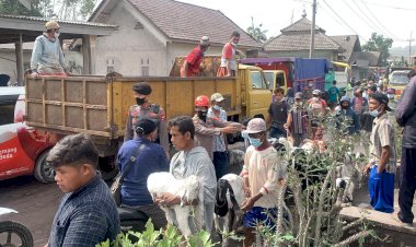 Polri-Gelar-Operasi-Kemanusiaan-Aman-Nusa-II-Tanggulangi-Erupsi-Gunung-Semeru