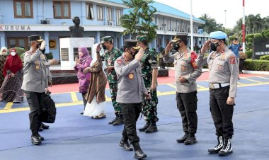 Terbang-ke-Lumajang,-Kapolri-Tinjau-Langsung-Korban-Erupsi-Gunung-Semeru