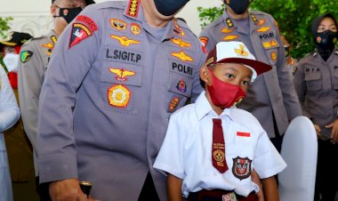 Tinjau-Vaksinasi-Serentak-se-Indonesia,-Kapolri-Instruksikan-Akselerasi-ke-Lansia-dan-Anak-Anak