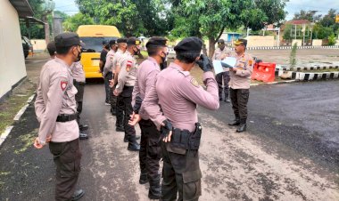 Waka-Polres-Lembata-Ingatkan-Personel-Dalam-Melakukan-Pengamanan-Utamakan-Keselamatan-Dan-Bersikap-Humanis.