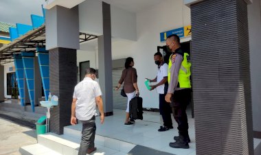 Pospol-KP3-Laut-Udara-Lakukan-Pengamanan-Keberangkatan-Penumpang-Pesawat-Dari-Bandara-Wunopito