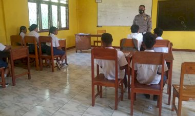 Police-Go-to-School,-Satlantas-Polres-Lembata-Ajak-Pelajar-Menjadi-Pelopor-Keselamatan-Berlalu-Lintas