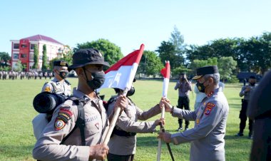 198-Bintara-Remaja-Ditsamapta-Polda-NTT-Jalani-Tradisi-Pembaretan,-Kapolda-NTT-:-Kegiatan-ini-Dalam-Rangka-Memupuk-Jiwa-Korsa-dan-Tingkatkan-Motivasi-Diri