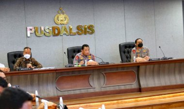 Kapolri-Bentuk-Satgas-Gabungan-Awasi-Produksi-dan-Distribusi-Selama-24-Jam:-Pastikan-Stok-Minyak-Curah-Tersedia