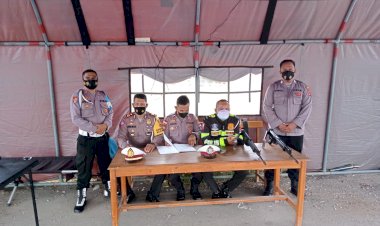 AKBP-Dwi-Handono-Kerahkan-77-Personel-Polres-Lembata-Untuk-Amankan-Rangkaian-Kegiatan-Paskah.