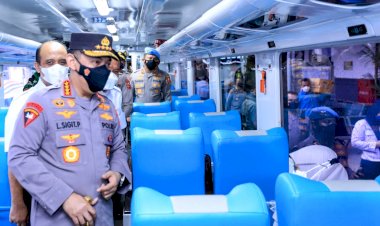 Tinjau-Stasiun-Pasar-Senen,-Kapolri-Imbau-Warga-Mudik-Sebelum-Tanggal-28-April
