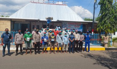 Memperingati-May-Day-Sat-Polairud-Polres-Lembata-Sambangi-TKBM-Dan-Bagikan-Masker.