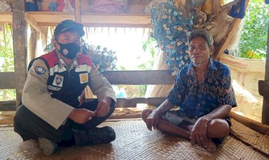 Sampaikan-Pesan-Kamtibmas,-Bhabinkamtibmas-Desa-Tobotani-Sambangi-Warga-Binaannya.