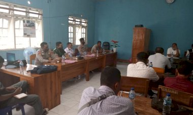 Kapolsek-Dan-Kapospol-Lakukan-Rakor-Bantuan-Stimulan-Perbaikan-Rumah-Akibat-Bencana-Alam.