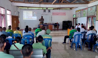 Jelang-HUT-Bhayangkara-Ke-76,-Kapolsek-Nagawutung-Lakukan-Sosialisi-Pelayanan-Kepolisian-Dan-Harkamtibmas.