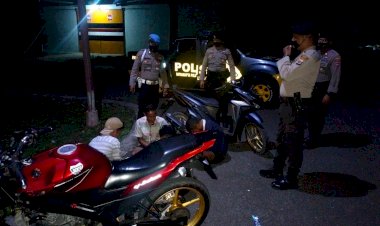 Ciptakan-Situasi-Kamtibmas-Yang-Aman-Dan-Kondusif,-Satuan-Samapta-Polres-Lembata-Rutin-Lakukan-Patroli-Dialogis