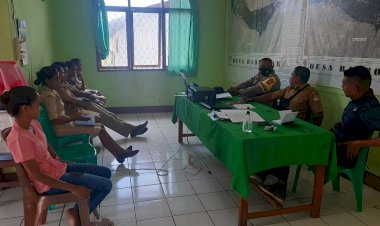 Bhabinkamtibmas-Desa-Baobolak-Polsek-Nagawutung-Sosialisasi-tentang-Ancaman-Penyebaran-PMK-(Penyakit-Mulut-dan-Kuku)-pada-hewan-Ternak