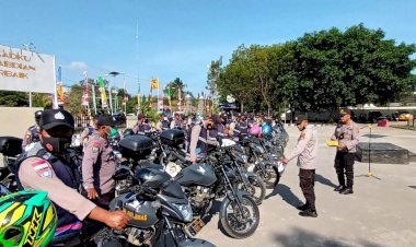 Pengecekan-Ranmor-Bhabinkamtibmas,-Waka-Polres-Lembata-Ingatkan-Agar-Selalu-Humanis-Namun-Tegas-Dalam-Membina-Warga.