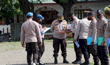 Kasi-Propam-Lakukan-Pemeriksaan-Ranmor-Dan-Senpi.