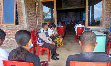 Bripka-Saiful-Sambangi-Warga-Binaannya-Serta-Ingatkan-Untuk-Lebih-Bijak-Dalam-Mengelola-Infromasi-Yang-Diterima.