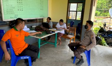 Sambangi-Perangkat-Desa-Kanit-Binmas-Ingatkan-Untuk-Lebih-Bijak-Dalam-Mengelola-Infromasi-Yang-Diterima.