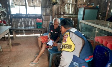 Bhabinkamtibmas-Pospol-Atadei-Sambangi-Warga-Lansia