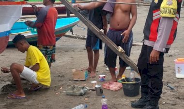 Bhabinkamtibmas-Sambangi-Nelayan-Pesisir-Pantai-Hadakewa.