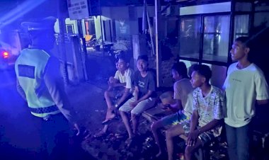 Patroli-Malam-Hari,-Sat-Lantas-Polres-Lembata-Berikan-Pesan-Kamtibmas