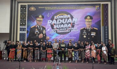 Tutup-Final-Lomba-Paduan-Suara,-Kapolda-NTT-:-Dengan-Bernyanyi-Kita-Bisa-Tingkatkan-Sinergitas-Antara-Semua-Elemen-Masyarakat.-