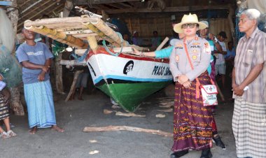 Kapolres-Lembata-Hadiri-Kegiatan-Tradisi-Misa-Leva-Di-Lamalera-–-Lembata