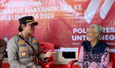 Kapolres-Lembata-Silaturahmi-Ke-Istri-Pensiunan-Polri.